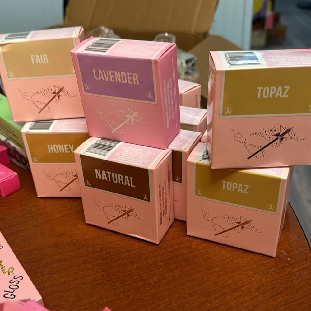 JEFFREE STAR COSMETICS LUMINOUS
SETTING POWDER - Picture 8 of 8